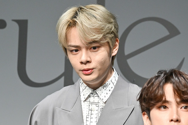 JO1鶴房汐恩、オンラインカジノ問題で10日間の謹慎処分から復帰—ファンからは賛否両論の声